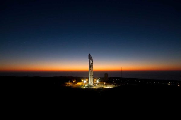 décollage d'une fusée jeux éducatifs sur l'espace mede